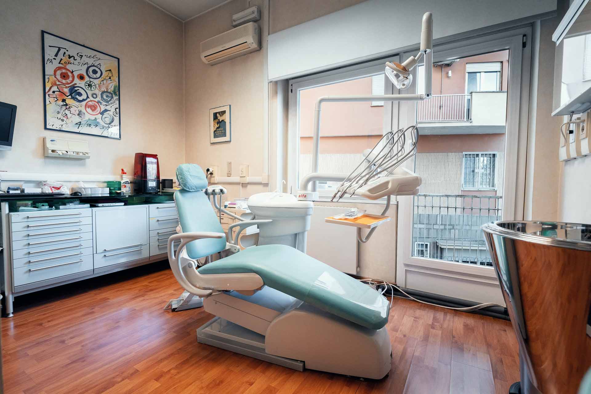 poltrona odontoiatrica nello studio dentistico a Roma